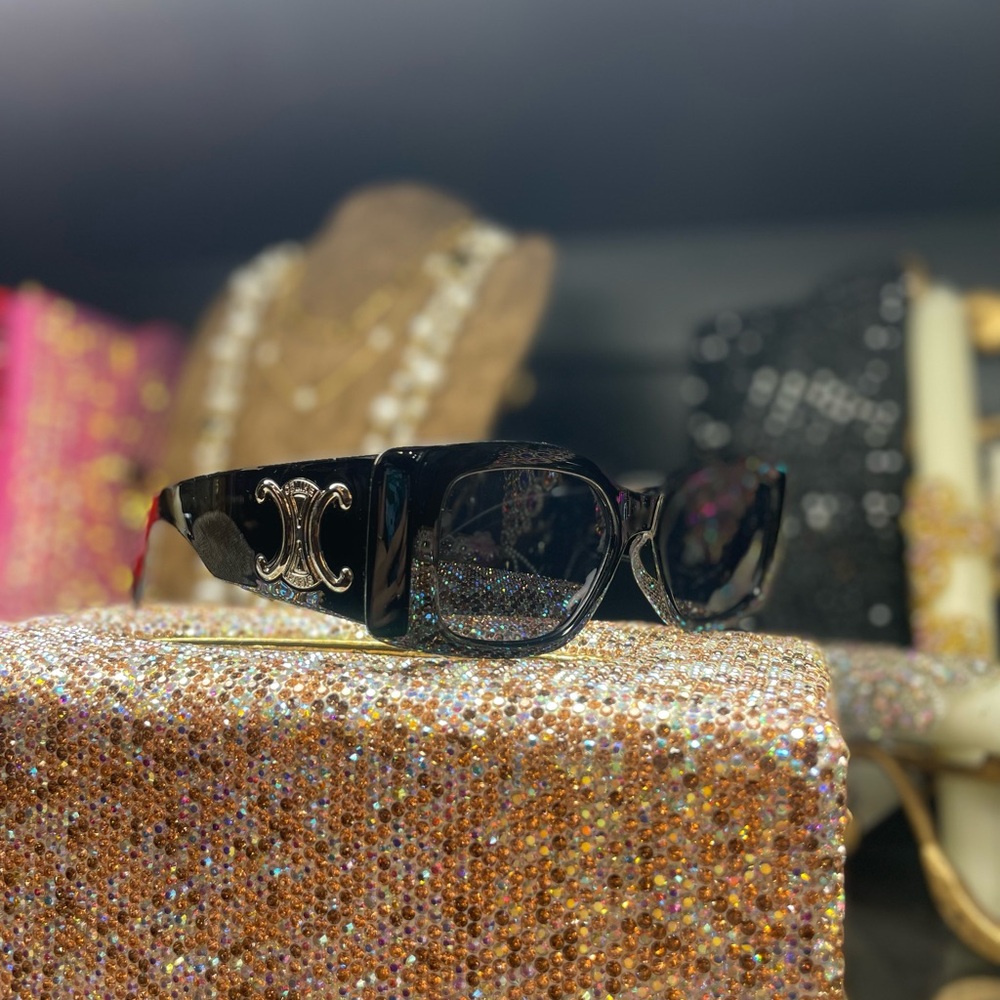 Chic Black Sunglasses